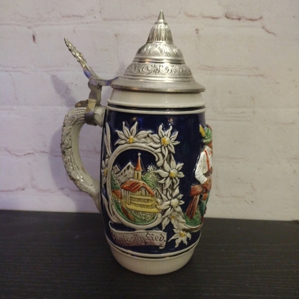 VTG Gertz German Lidded Beer Stein "Ein Lustig Lied Ein Froh Gemut" 9in